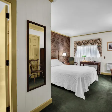 Lamies Inn & the Old Salt Tavern Hotels in Hampton