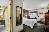 Lamies Inn & the Old Salt Tavern