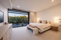 The Luxe Seabreeze Heated Pool Spa Cinema - balcony