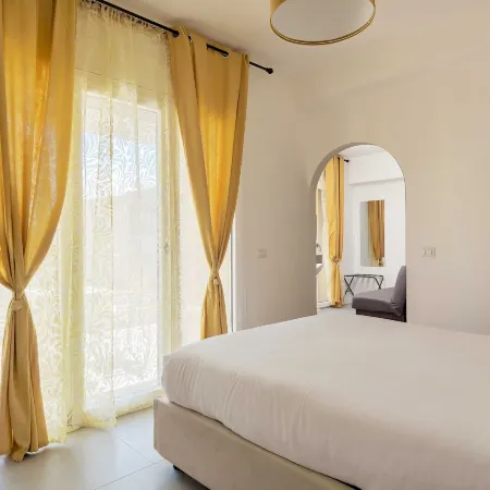 Actus Palace Rooms & Apartments by GHOR Отели рядом с достопримечательностью «Станция метро Subaugusta»