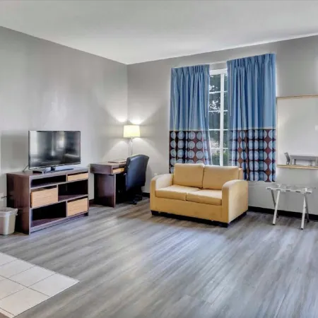 Super 8 by Wyndham Smithfield/Selma