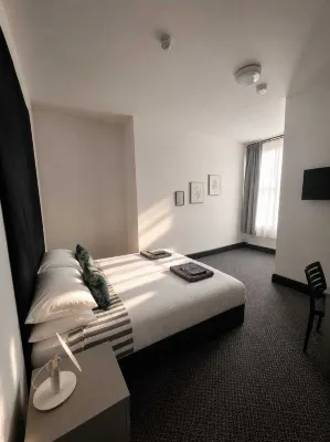 Comfortable Double Room with Private Bathroom - 2-Star