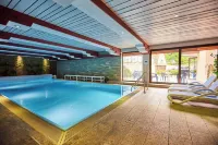 Flair Hotel Weinstube Lochner - Kolam Renang