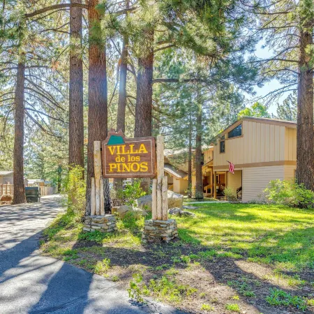 Mammoth Lakes Vacation Rental: 1 Mi to Ski Area!