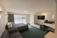 BK's Fountain Court Motel Hotels in 