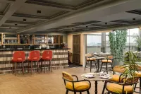 Ramada Encore by Wyndham Chandigarh Zirakpur - bars