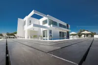 KO1 with Breathtaking Sea Views