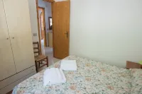 Sea Front Apartment 4 Beds with Balcony 250 Meters from the Beach - Apartments