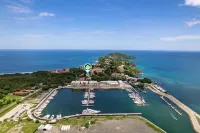 Top-Floor Condo with Sweeping Ocean, Mountain & Marina Views - 3 estrellas