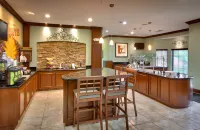 Staybridge Suites OMAHA 80TH AND DODGE by IHG - Breakfast