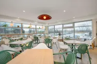 Hotel Brossard - breakfast