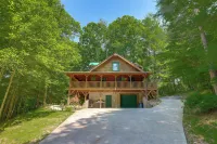 Marion Cabin w/ Wrap-Around Deck & Outdoor Kitchen - 4-Star