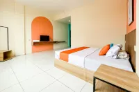 SANS Hotel Guntur Cendana Garut - parking