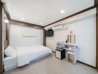 Motel Moon Hotel berhampiran Sinmok-dong