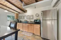 Cozy Up at a Nature Inspired Boutique Studio in the Trees - River Nearby - Boutique