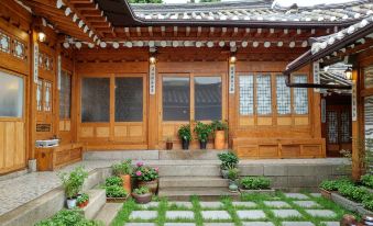 Bukchon Sohyeondang Hanok Stay