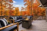Mid‑Century Retreat • Near Breweries • Sleeps 12 - シャレー