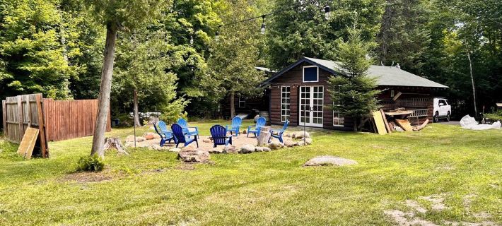 The perfect ADK log cabin getaway on 4 acres and 5 min. to town! Hotels in Schroon