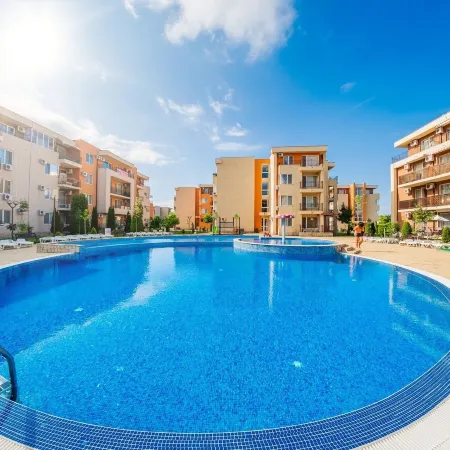 Apartment - Sleeps 6, Pet Friendly & 6 Pools