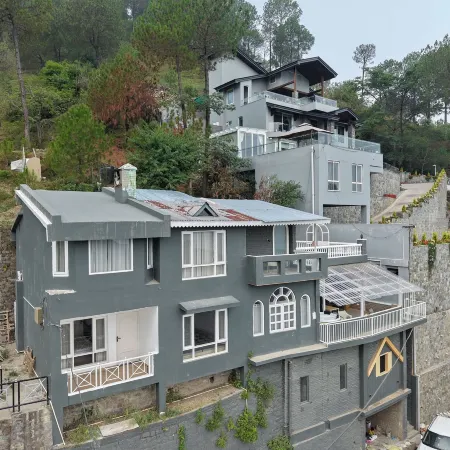 ELIVAAS Beyond the Curb Villa