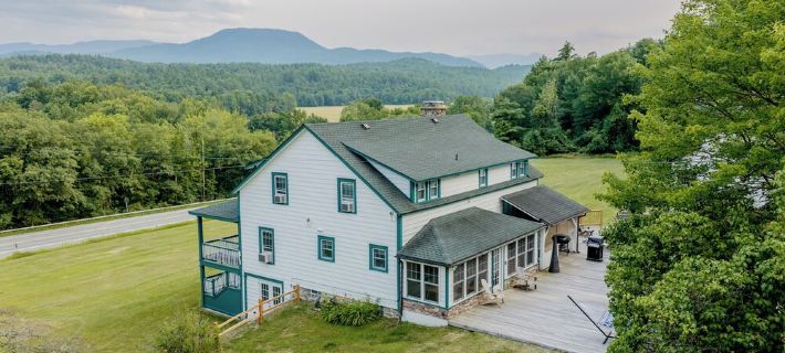 Mountain View Loj overlooking the majestic Adirondack Mountains & Ausable River ジェイのホテル