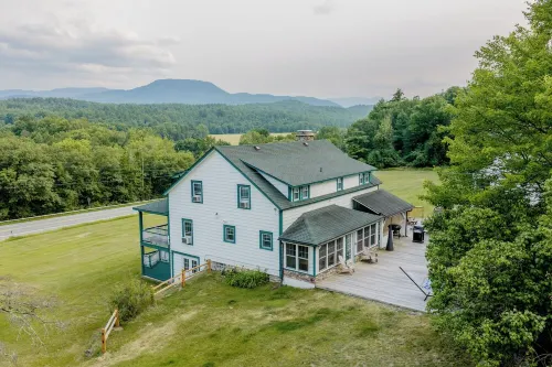 Mountain View Loj overlooking the majestic Adirondack Mountains & Ausable River - Wi-Fi