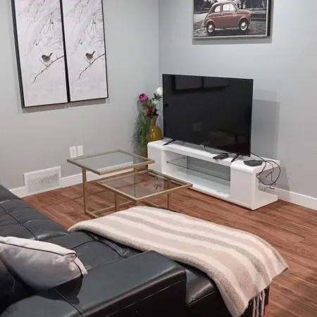 Elegant Executive Suite, Private & Comfortable