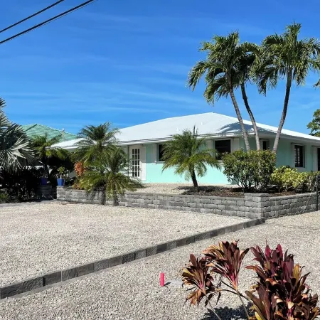 Cudjoe Key 3bdr,2 bath Pool, 20 min from Key West, Ocean Access, Bikes, Canoe