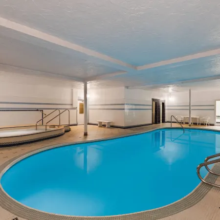 Royal Scot Hotel & Suites