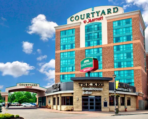 Courtyard Niagara Falls Hotels near Bird Kingdom
