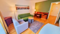 NewLivingHome Residenzhotel Hamburg - Swimmingpools