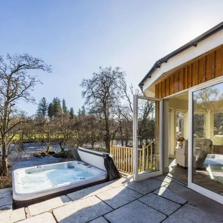 Luxury Riverside Lodge with Hot Tub (Sleeps 6)