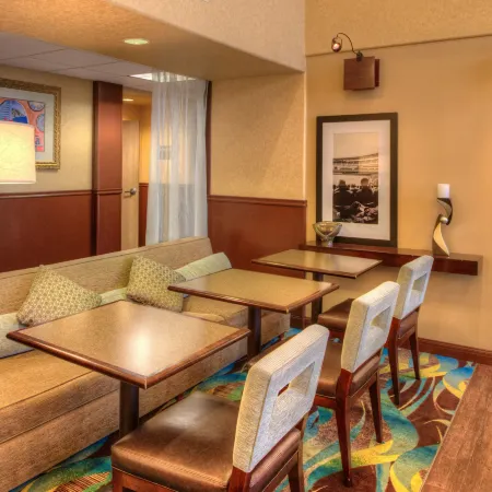 Hampton Inn & Suites Ontario