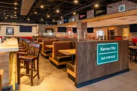Hilton Garden Inn Kansas City Airport - bar