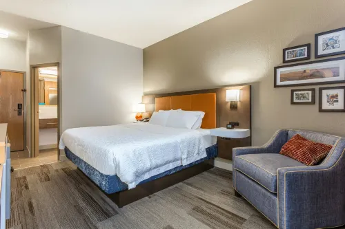 Hampton Inn Cedar Rapids - parking