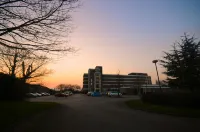Humber Royal Hotel - parking