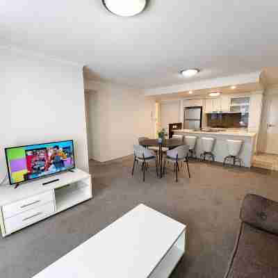 River Glimpse 2BR Walk to CBD & Parking Others