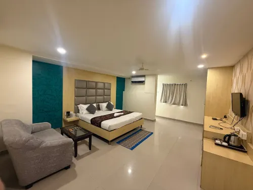 Hotel Pratap Residency - parkir