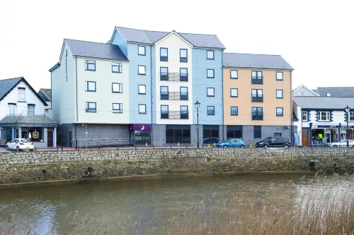 Premier Inn Bude - 주차장