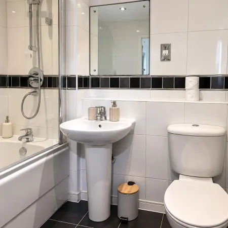 1-Bed - Sleeps 4 - Parking - Central Location Hotels in Wolverhampton