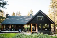 Après Cabin - Designer Lakeside Cabin, North Cascades Nat'l Park, Gear Garage - Chalets