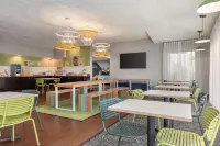 Hampton Inn Columbus-East - parking