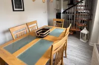 Cottage - Sleeps 4 - Pets Ok - Garden - Parking - 2-Star