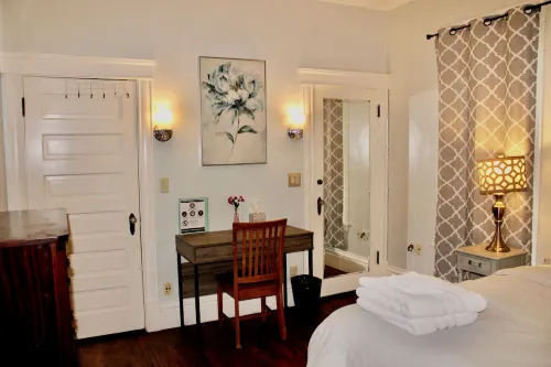Victorian Home: Cozy 1st Floor Apartment Near Downtown - 2-نجوم