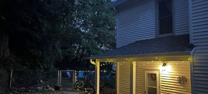 Relaxing Townhouse Downtown Dubuque with Fenced in Backyard & Pet Friendly โรงแรมในดูบิวก์