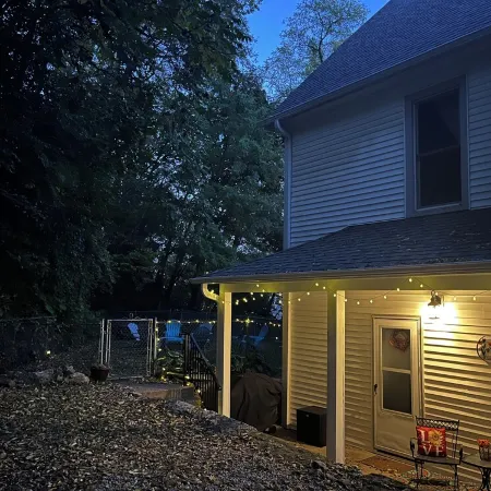 Relaxing Townhouse Downtown Dubuque with Fenced in Backyard & Pet Friendly