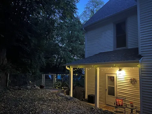Relaxing Townhouse Downtown Dubuque with Fenced in Backyard & Pet Friendly - บูติค