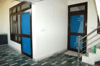 Tree of Happiness Homestay. Hotels in Lakavali