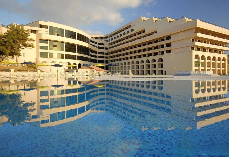 2. 그랜드 호텔 엑..