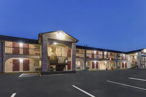 Red Roof Inn Corsicana - Parkplatz